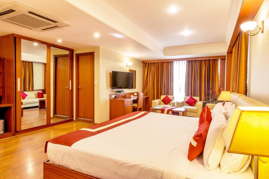 Octave Suites - Residency Rd Bangalore Exteriör bild