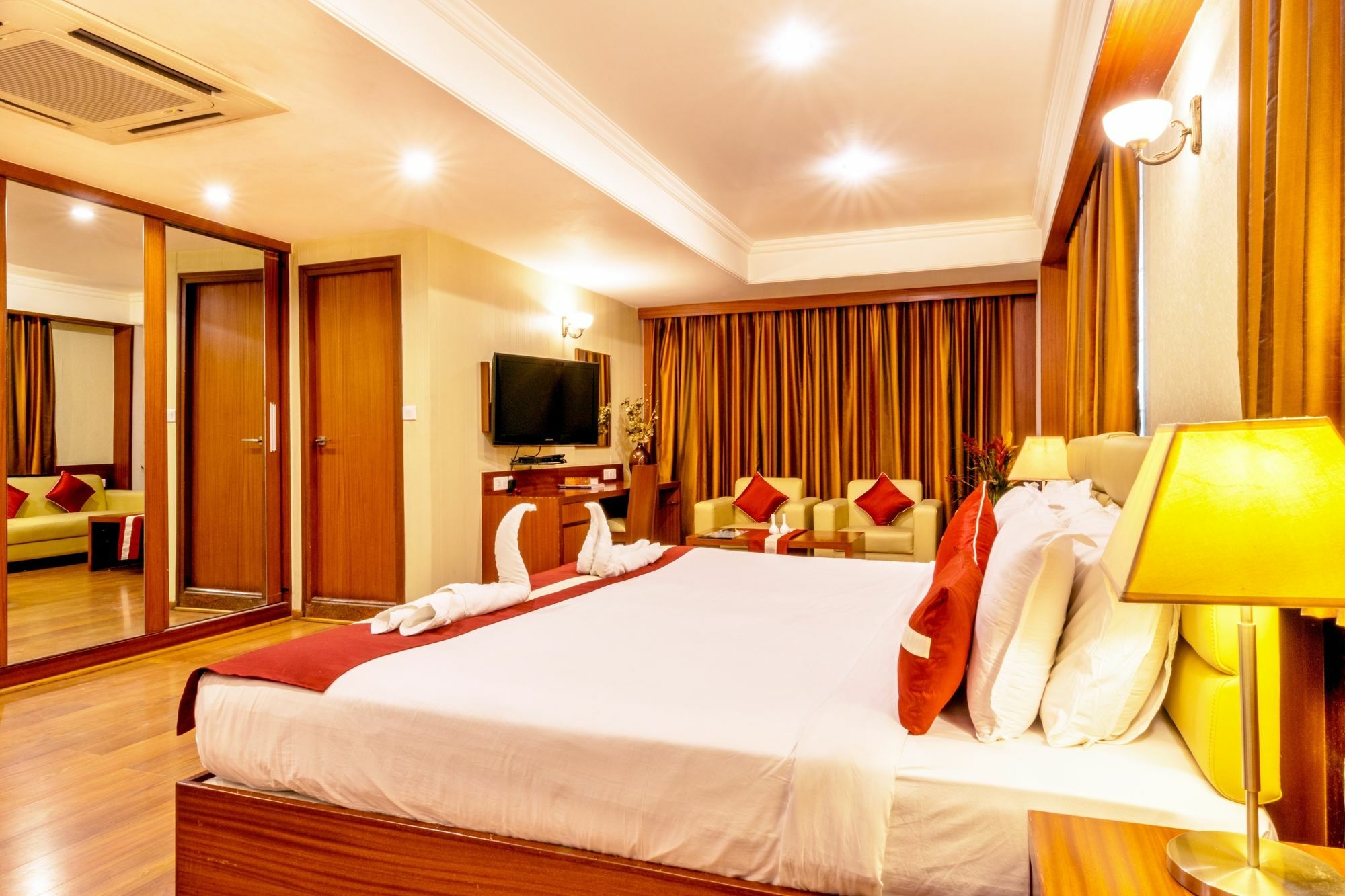 Octave Suites - Residency Rd Bangalore Exteriör bild