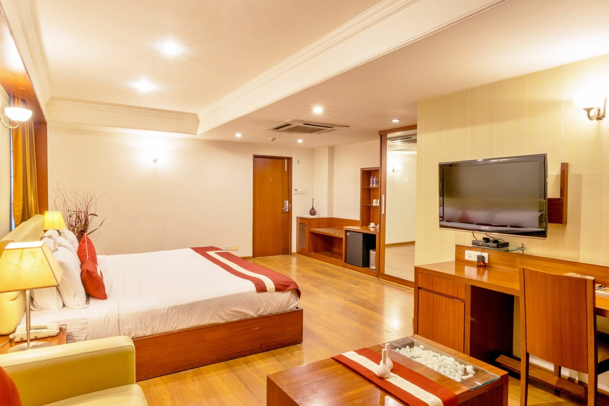 Octave Suites - Residency Rd Bangalore Exteriör bild